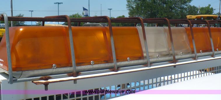 image for item B1280 2002 Ford F550 utility pickup truck