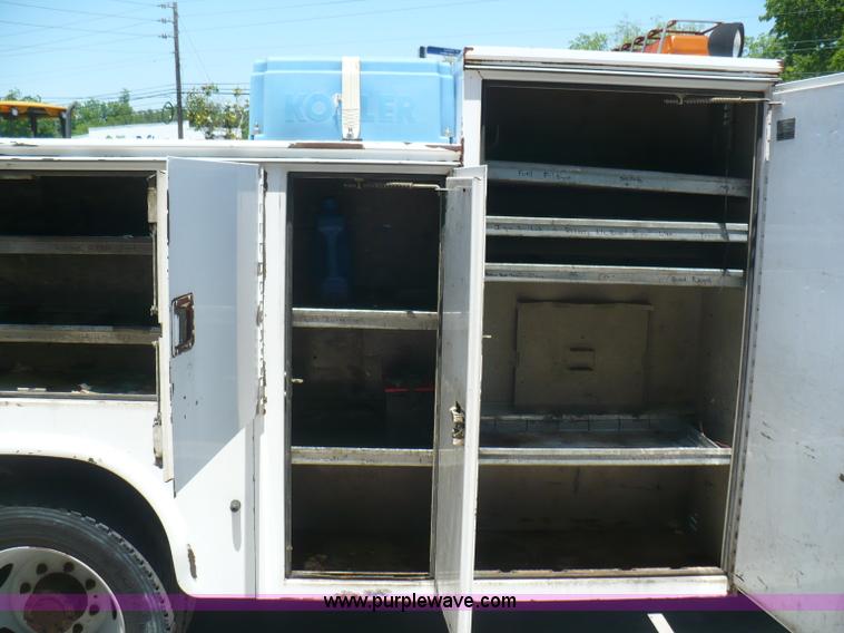 image for item B1280 2002 Ford F550 utility pickup truck