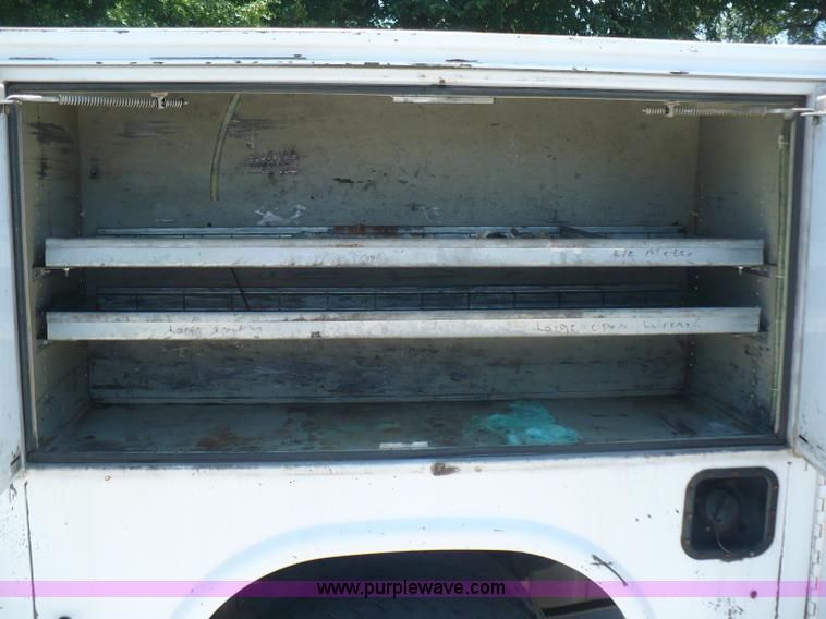 image for item B1280 2002 Ford F550 utility pickup truck