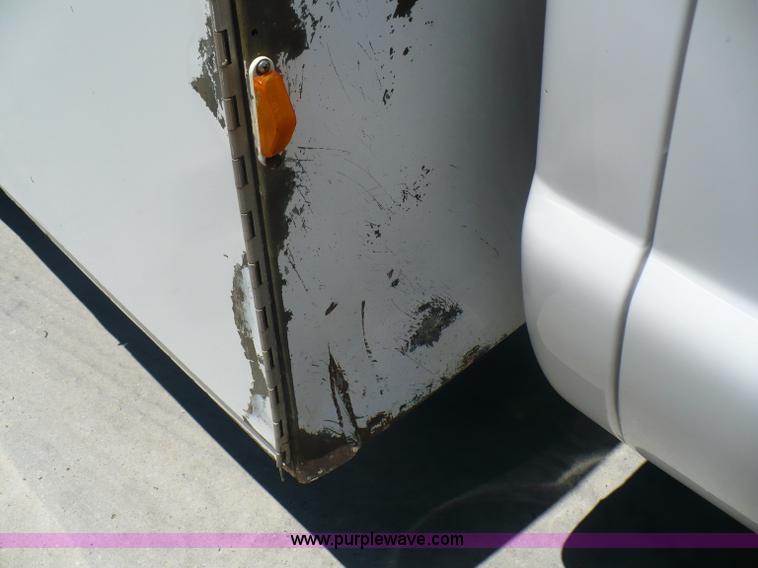 image for item B1280 2002 Ford F550 utility pickup truck