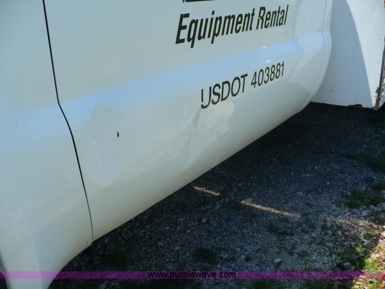 image for item B1280 2002 Ford F550 utility pickup truck