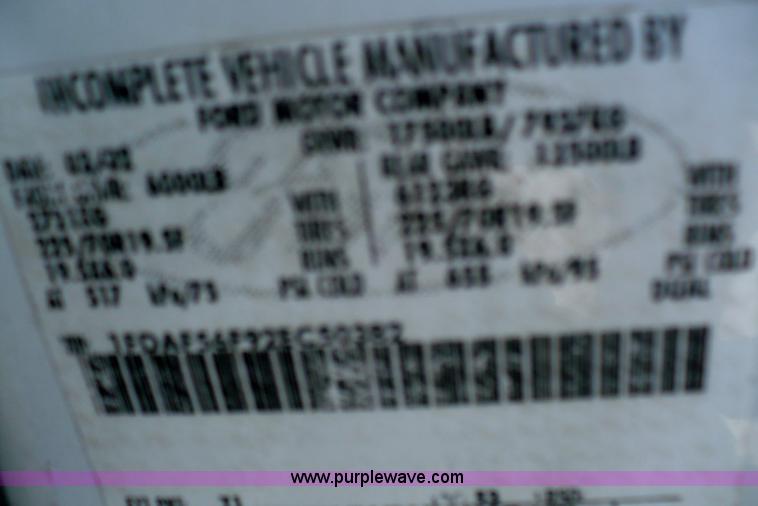 image for item B1280 2002 Ford F550 utility pickup truck