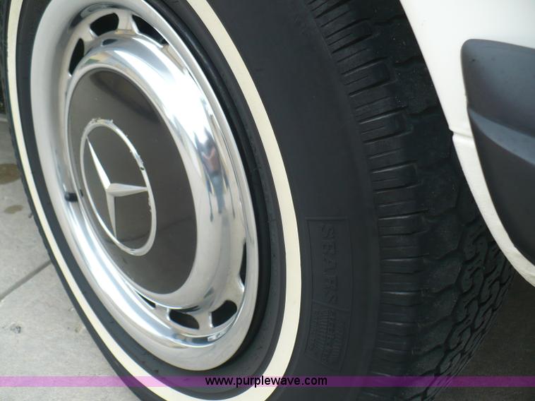 image for item B6365 1974 Mercedes Benz 450SL convertible hard top