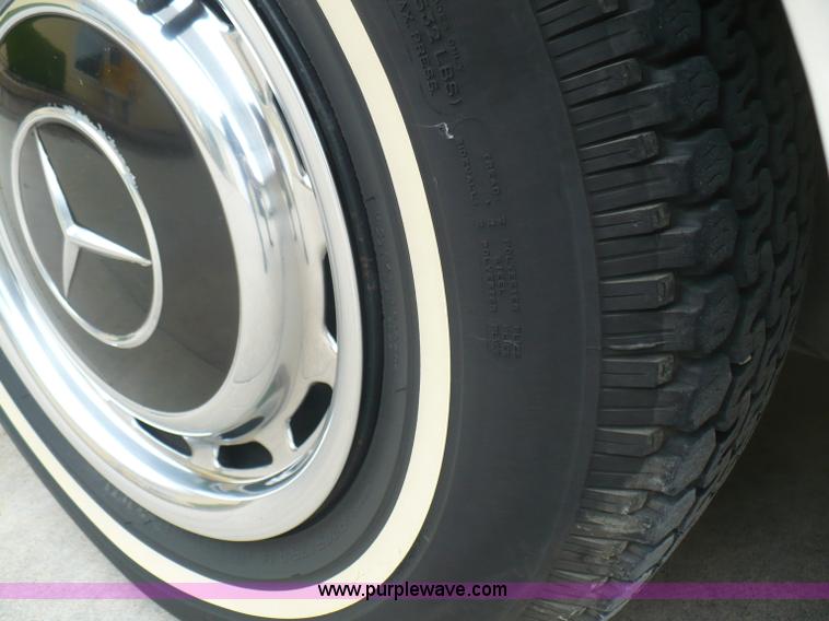 image for item B6365 1974 Mercedes Benz 450SL convertible hard top