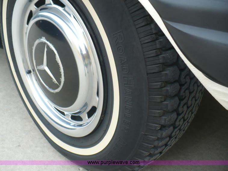 image for item B6365 1974 Mercedes Benz 450SL convertible hard top