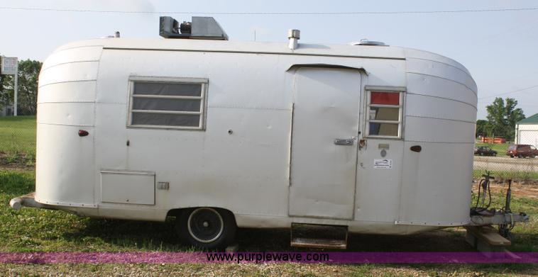 image for item B6609 1957 Avion Coach Corporation T-21 18' camper