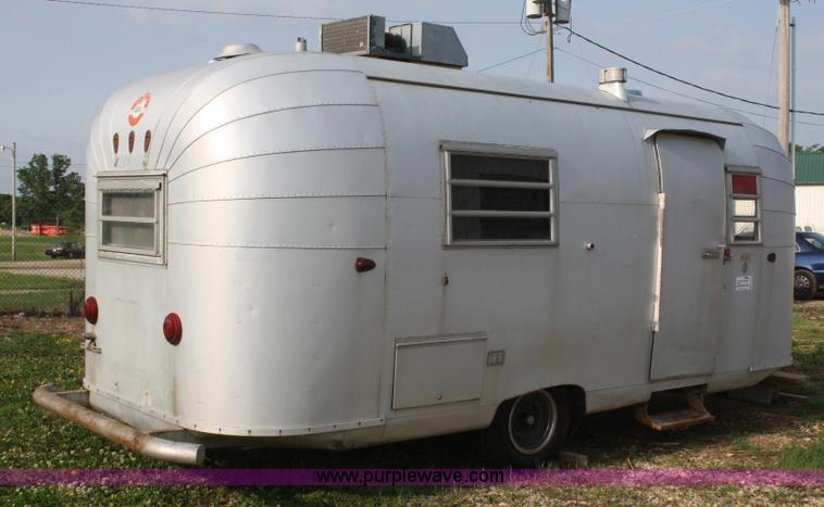 image for item B6609 1957 Avion Coach Corporation T-21 18' camper