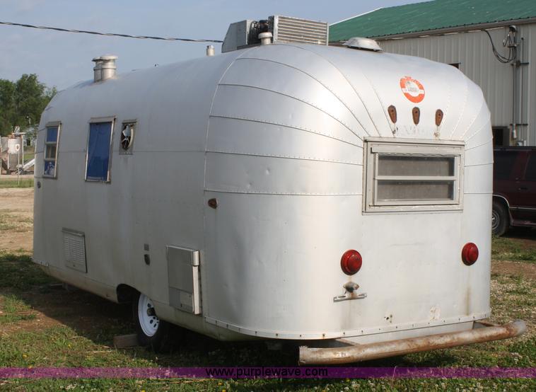 image for item B6609 1957 Avion Coach Corporation T-21 18' camper