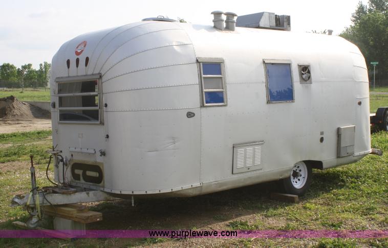 image for item B6609 1957 Avion Coach Corporation T-21 18' camper
