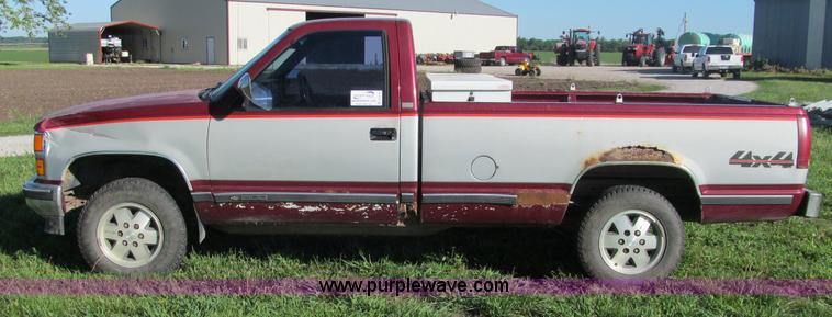 image for item B6716 1989 Chevrolet 1500 Silverado pickup truck