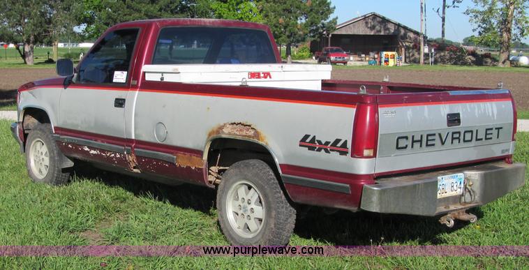 image for item B6716 1989 Chevrolet 1500 Silverado pickup truck