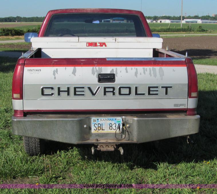 image for item B6716 1989 Chevrolet 1500 Silverado pickup truck