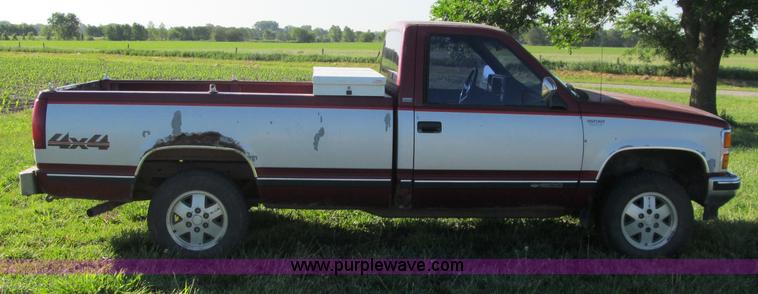 image for item B6716 1989 Chevrolet 1500 Silverado pickup truck