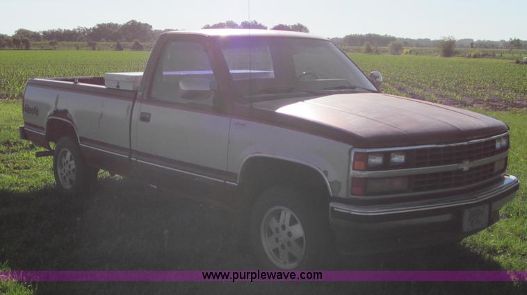 image for item B6716 1989 Chevrolet 1500 Silverado pickup truck