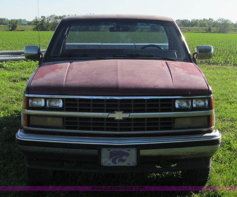 image for item B6716 1989 Chevrolet 1500 Silverado pickup truck