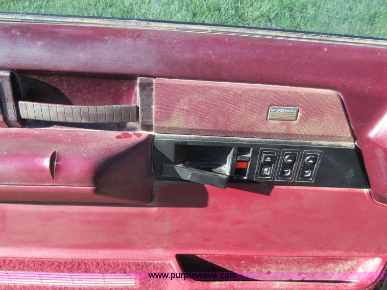 image for item B6716 1989 Chevrolet 1500 Silverado pickup truck