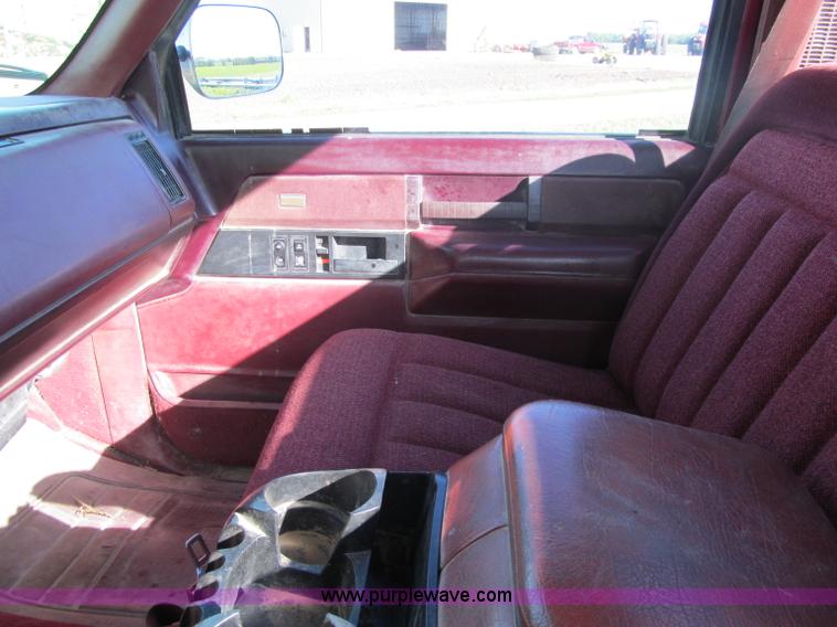 image for item B6716 1989 Chevrolet 1500 Silverado pickup truck