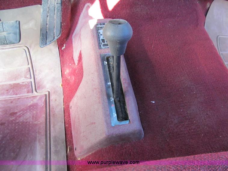 image for item B6716 1989 Chevrolet 1500 Silverado pickup truck