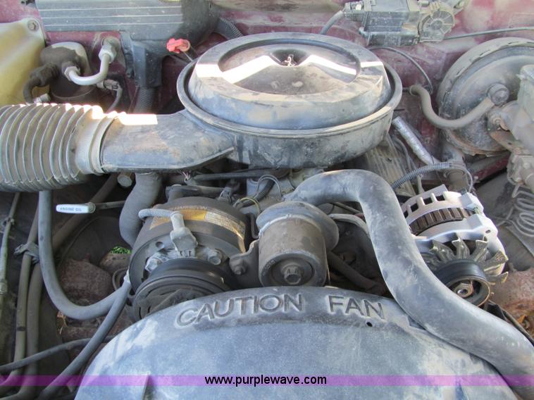 image for item B6716 1989 Chevrolet 1500 Silverado pickup truck