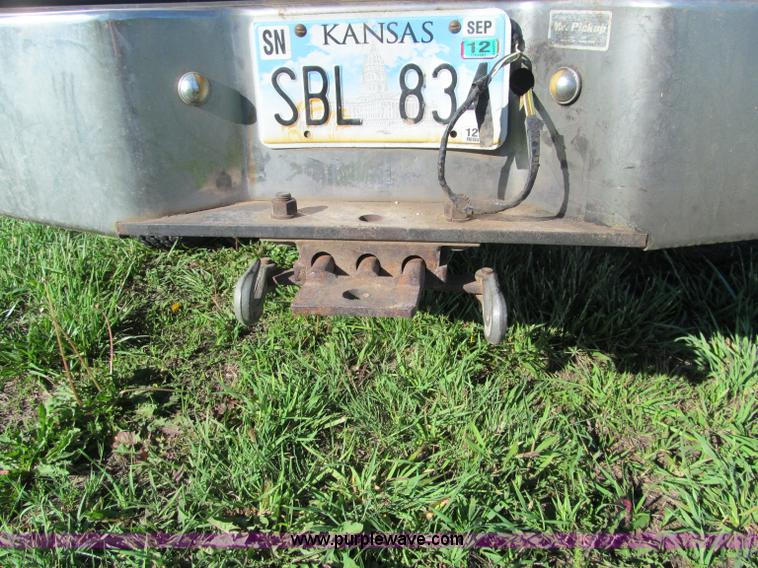 image for item B6716 1989 Chevrolet 1500 Silverado pickup truck