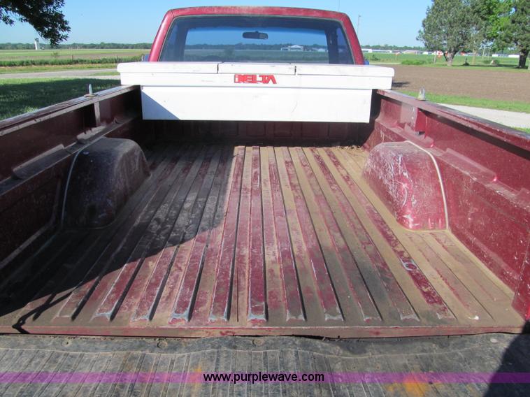 image for item B6716 1989 Chevrolet 1500 Silverado pickup truck