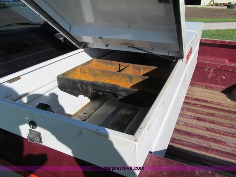 image for item B6716 1989 Chevrolet 1500 Silverado pickup truck