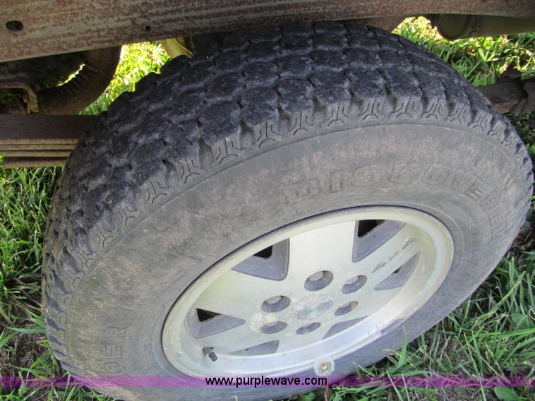 image for item B6716 1989 Chevrolet 1500 Silverado pickup truck