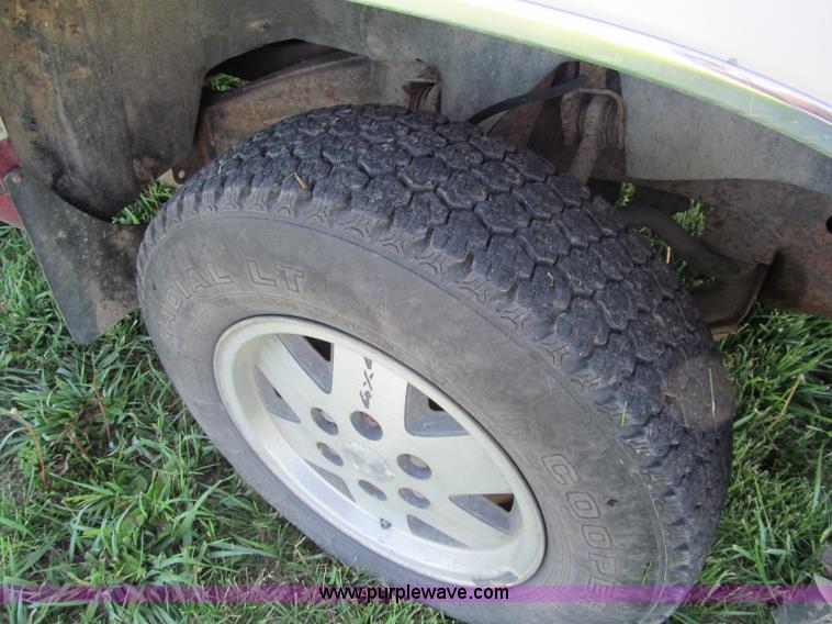 image for item B6716 1989 Chevrolet 1500 Silverado pickup truck