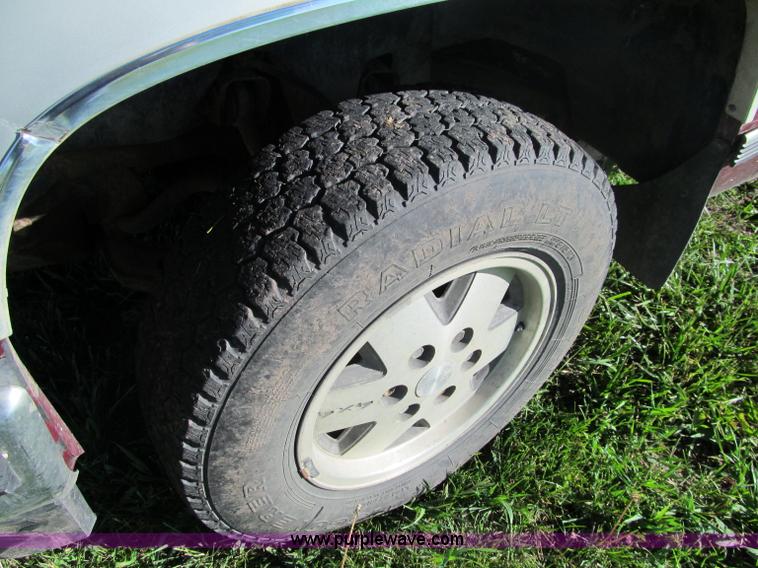 image for item B6716 1989 Chevrolet 1500 Silverado pickup truck