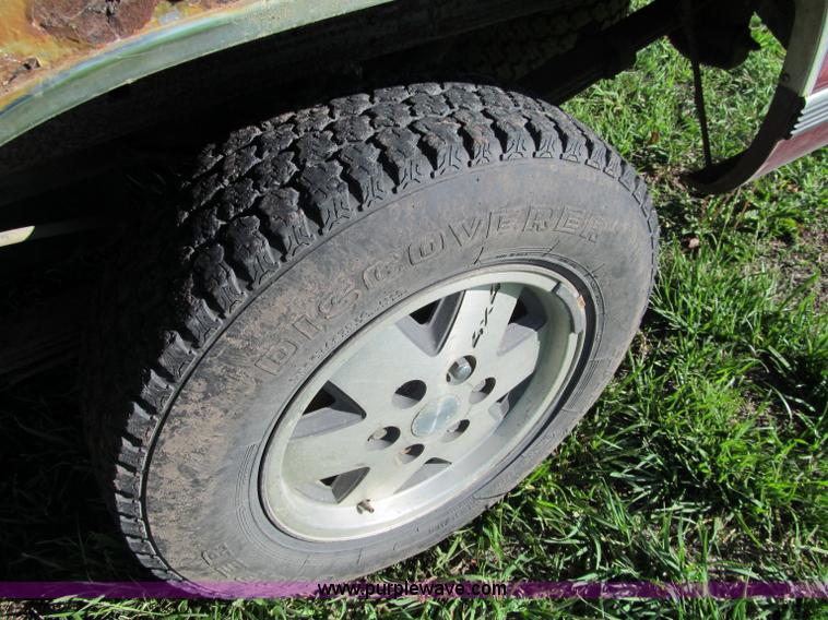 image for item B6716 1989 Chevrolet 1500 Silverado pickup truck