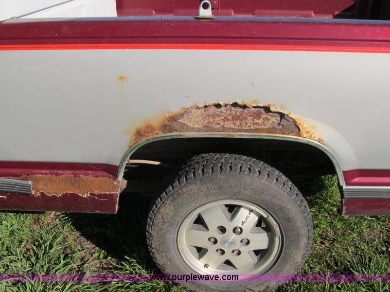 image for item B6716 1989 Chevrolet 1500 Silverado pickup truck