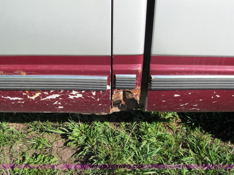 image for item B6716 1989 Chevrolet 1500 Silverado pickup truck