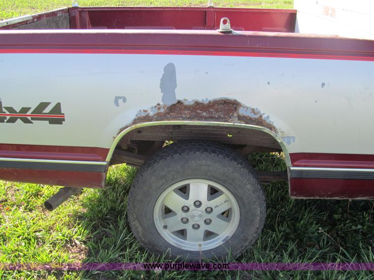 image for item B6716 1989 Chevrolet 1500 Silverado pickup truck