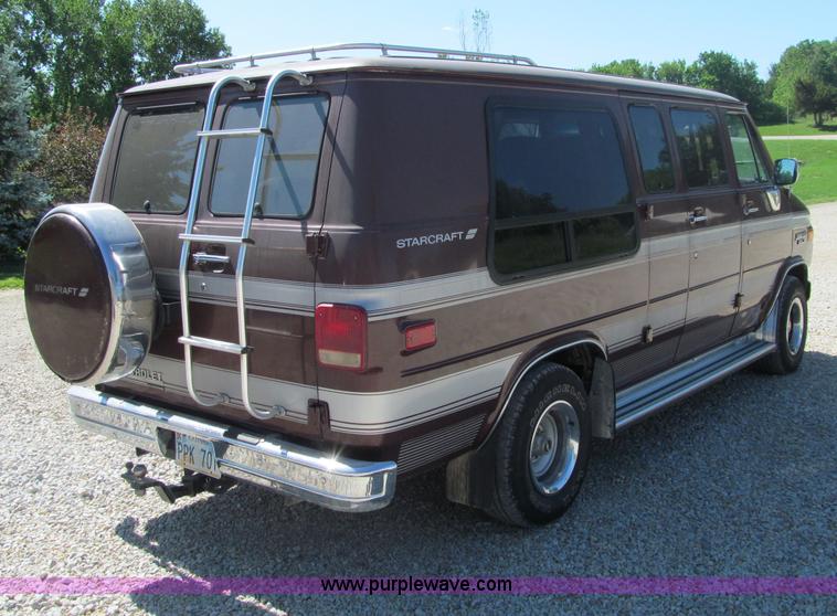 image for item B6717 1987 Chevrolet Starcraft 20 van