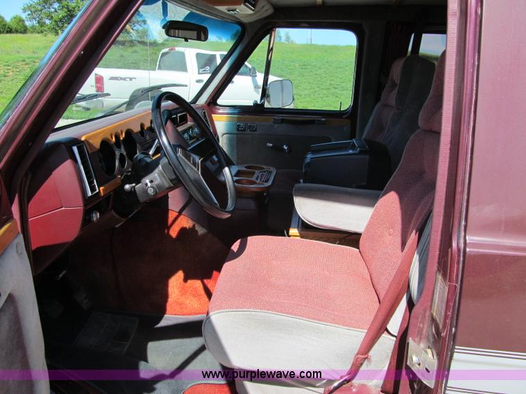 image for item B6717 1987 Chevrolet Starcraft 20 van
