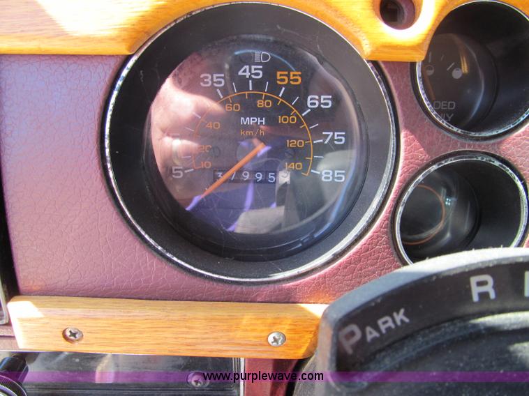 image for item B6717 1987 Chevrolet Starcraft 20 van