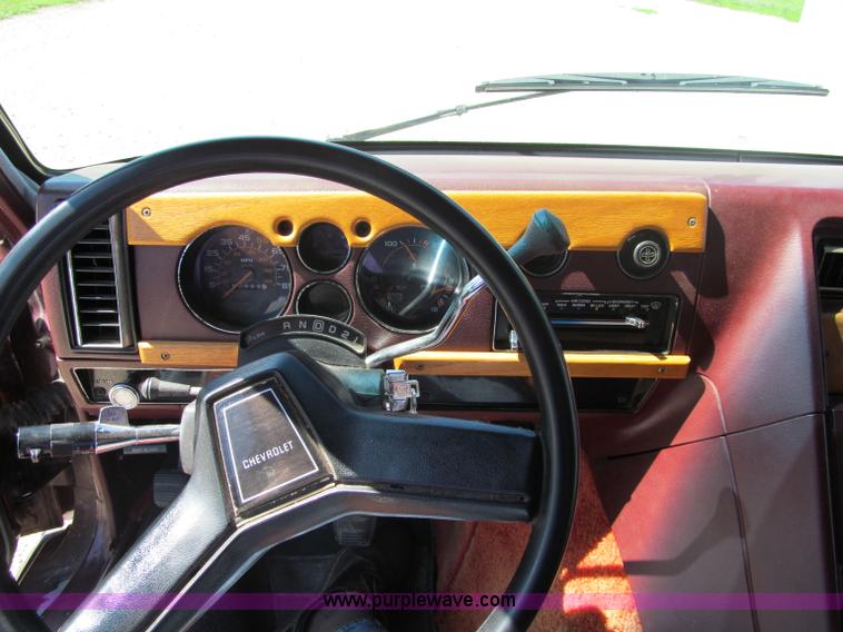 image for item B6717 1987 Chevrolet Starcraft 20 van