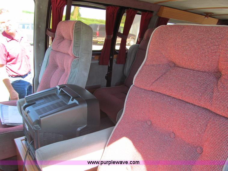 image for item B6717 1987 Chevrolet Starcraft 20 van