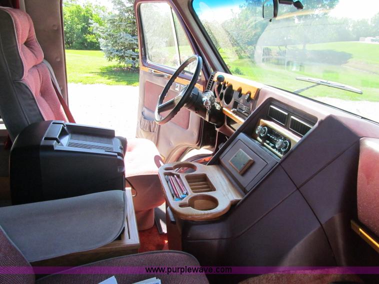 image for item B6717 1987 Chevrolet Starcraft 20 van