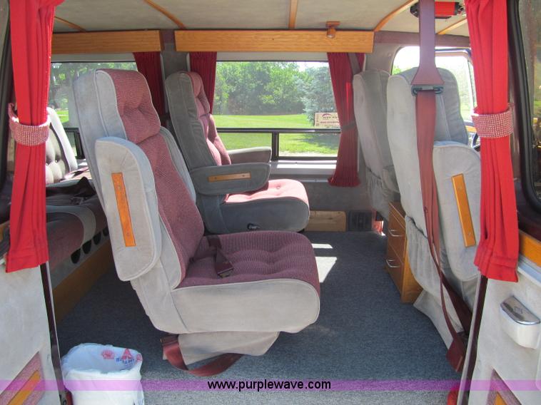 image for item B6717 1987 Chevrolet Starcraft 20 van