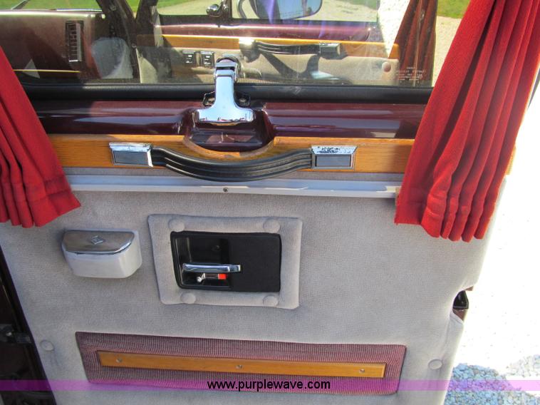 image for item B6717 1987 Chevrolet Starcraft 20 van