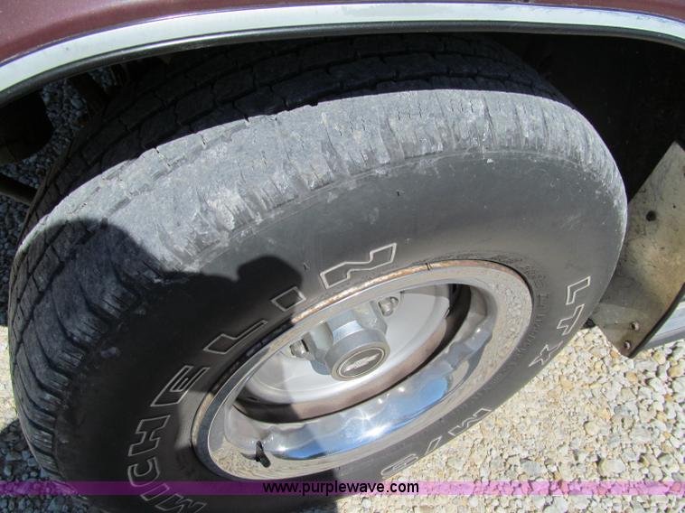 image for item B6717 1987 Chevrolet Starcraft 20 van