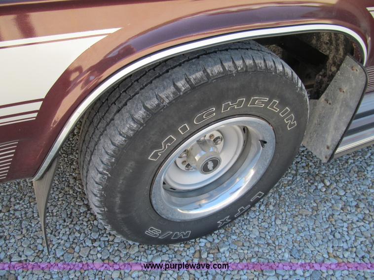 image for item B6717 1987 Chevrolet Starcraft 20 van