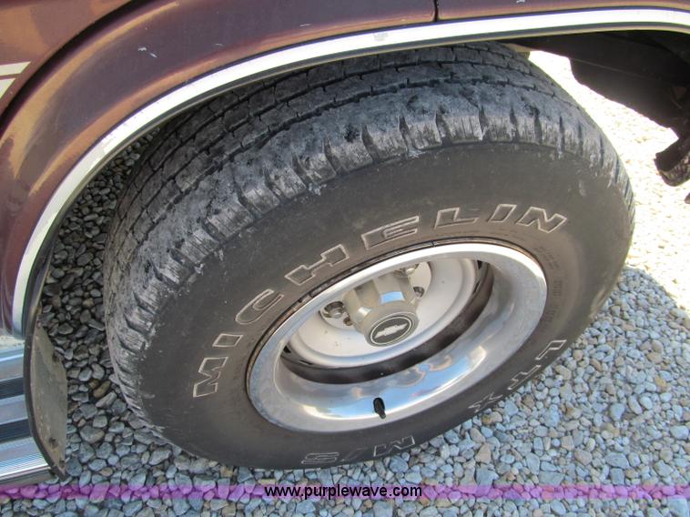 image for item B6717 1987 Chevrolet Starcraft 20 van