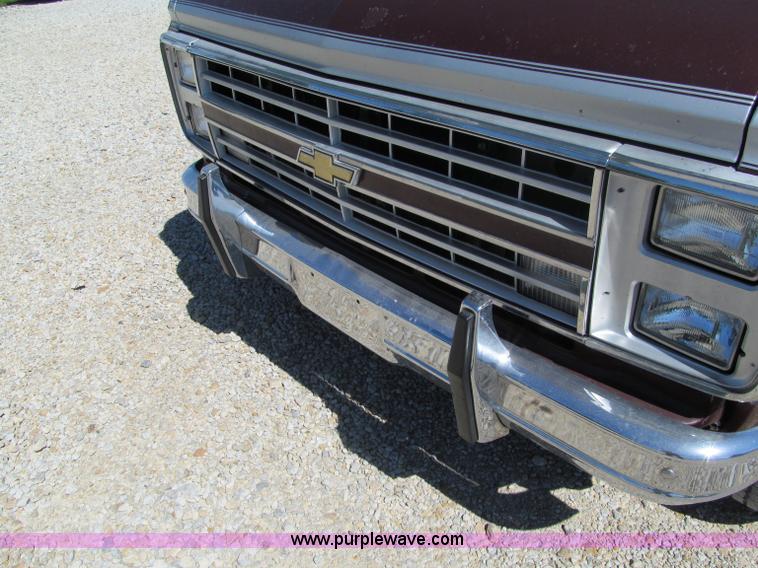 image for item B6717 1987 Chevrolet Starcraft 20 van