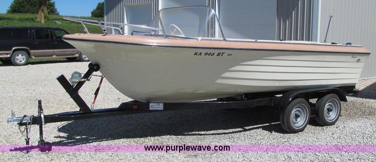 image for item B6721 1965 Oceanic 18' boat