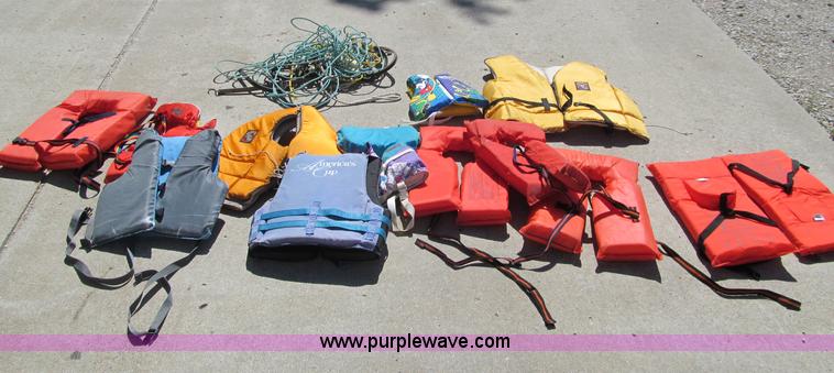 image for item B6721 1965 Oceanic 18' boat