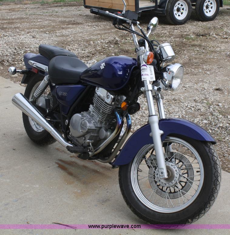 image for item B6857 2007 Suzuki GZ250 motorcycle