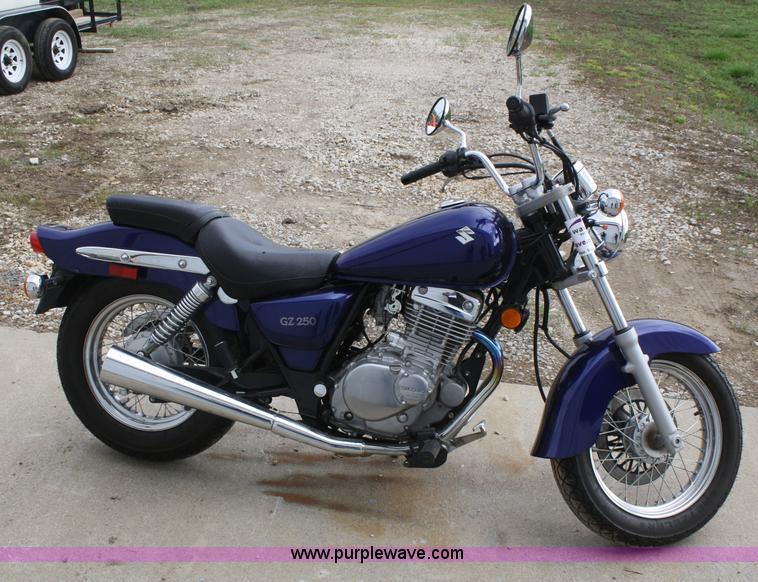 image for item B6857 2007 Suzuki GZ250 motorcycle