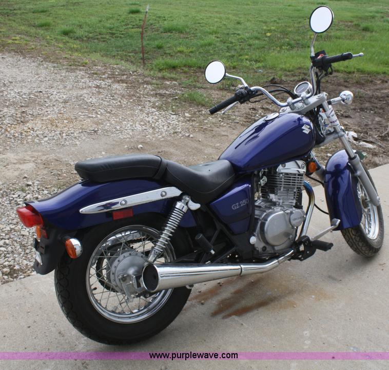 image for item B6857 2007 Suzuki GZ250 motorcycle